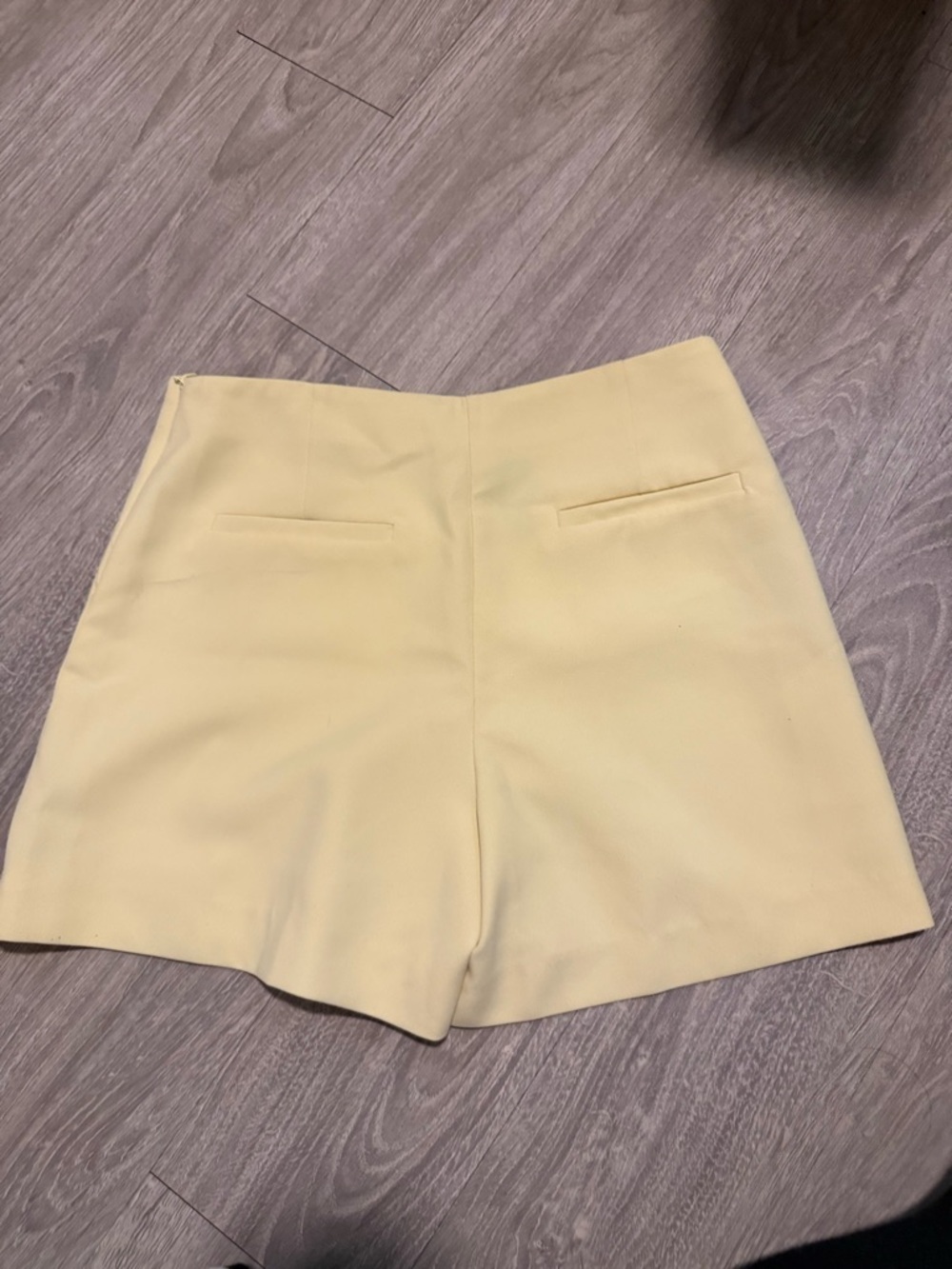 Mango High-Waist Pale Yellow Shorts - Picture 3 of 3